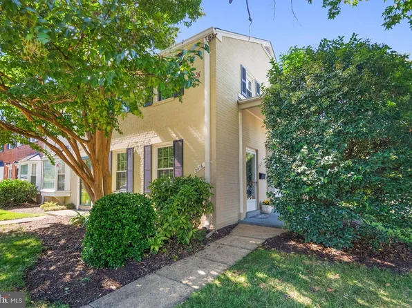 2416 N Dearing St, Alexandria, VA 22302