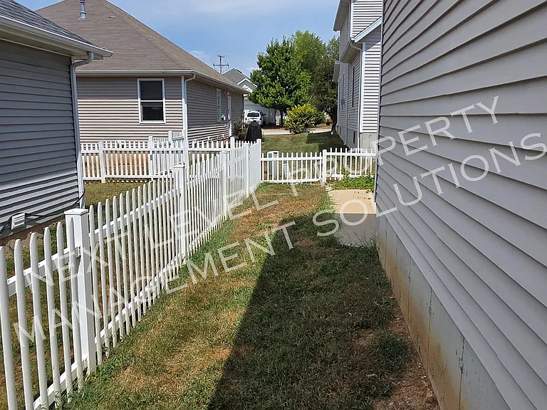613 E Kimberly — Photo 30