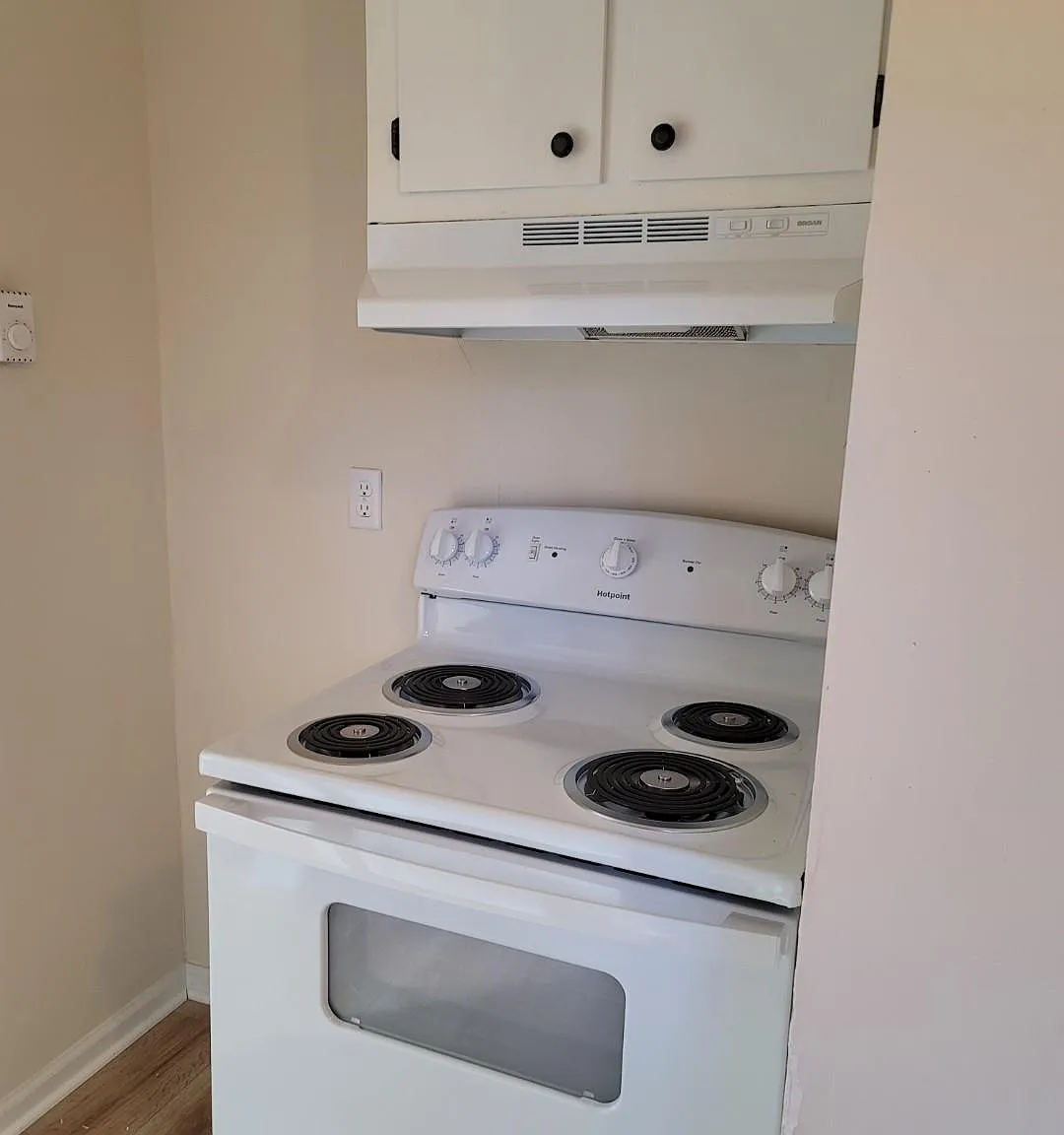3 bed, 1000 sqft, $1,600 — Photo 1