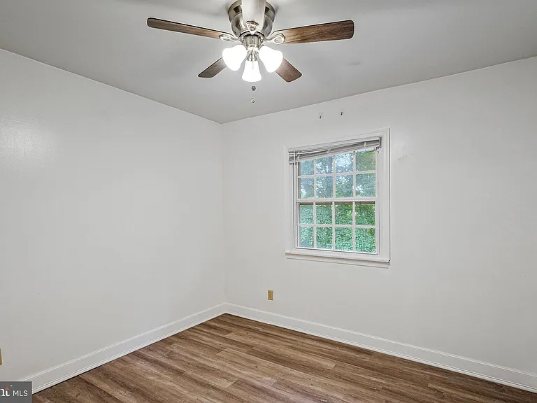 14707 Bentley Sq — Photo 18