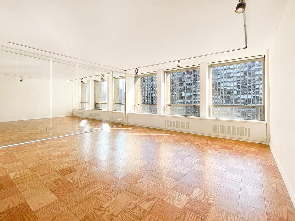 1st image of 330 E 33rd St APT 11B