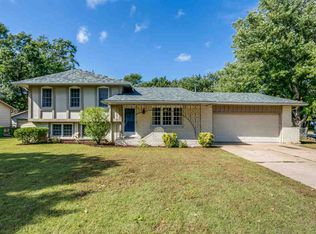 201 S Dexter Ave, Valley Center, KS 67147