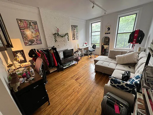 Rented by KNOCKKNOCK LLC | media 3