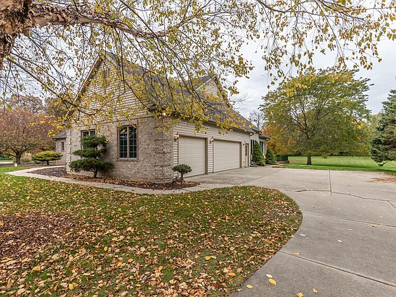 3rd image of 2406 Forest Oak Trl