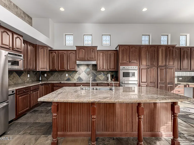 10312 S 16th Dr — Photo 3