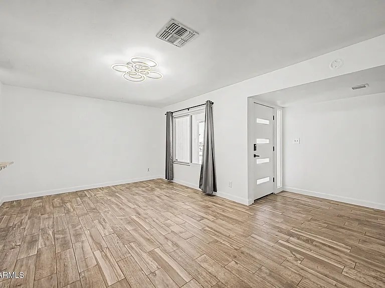 1243 E Riviera Dr — Photo 5
