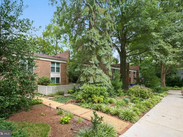 11533 Links Dr, Reston, VA 20190