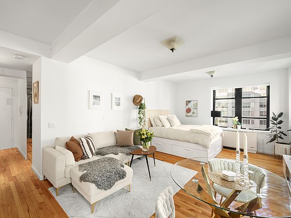 3rd image of 43 W 61st St APT 24Y