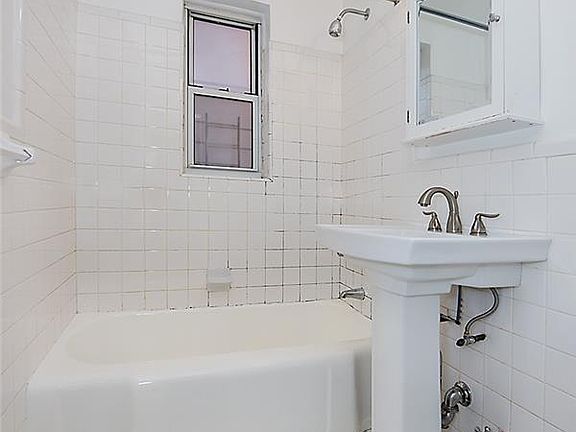 2nd image of 6505 Yellowstone Blvd APT 1B