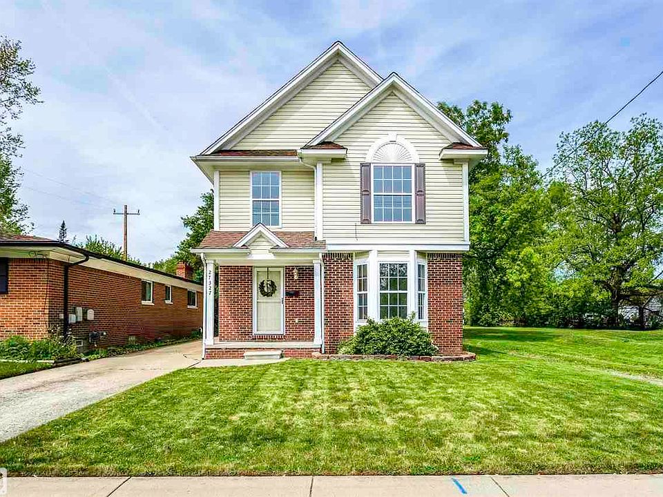 27327 Maple St, Roseville, MI 48066 Zillow