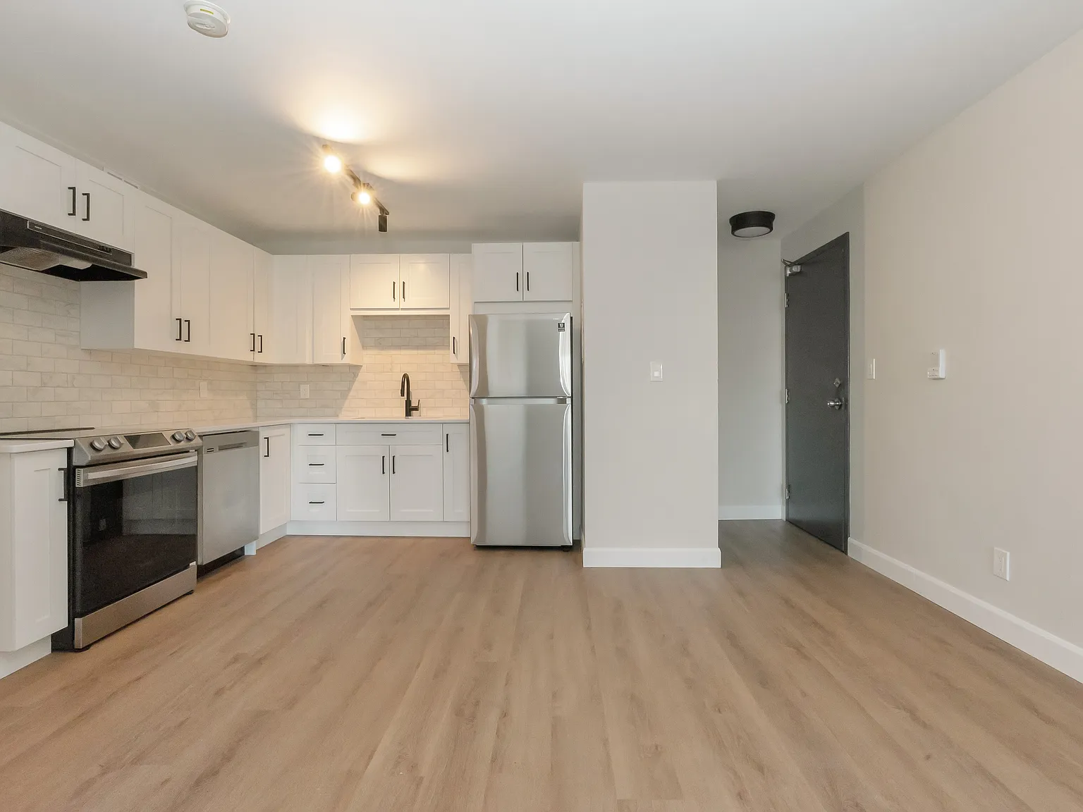 487 Dominion Ave, Midland, ON L4R 3M4, Canada — Photo 2