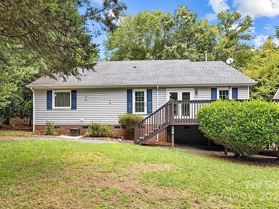 3rd image of 6915 Live Oaks Ln