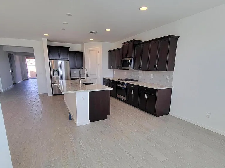 37100 N Rhinelander Dr — Photo 5