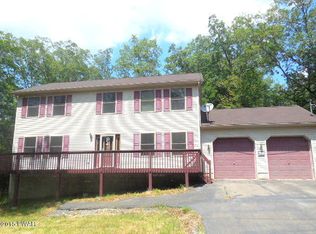1052 Decker Rd, Bushkill, PA 18324