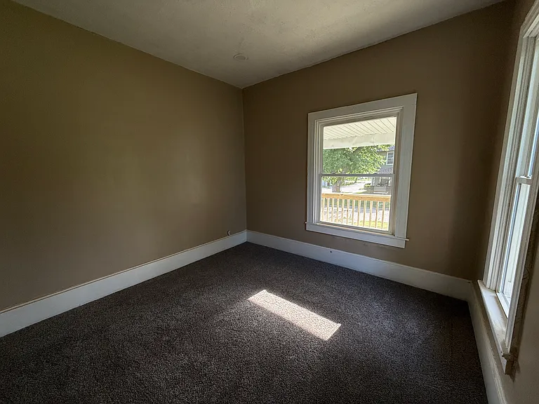 1300 N Burlington Ave — Photo 11