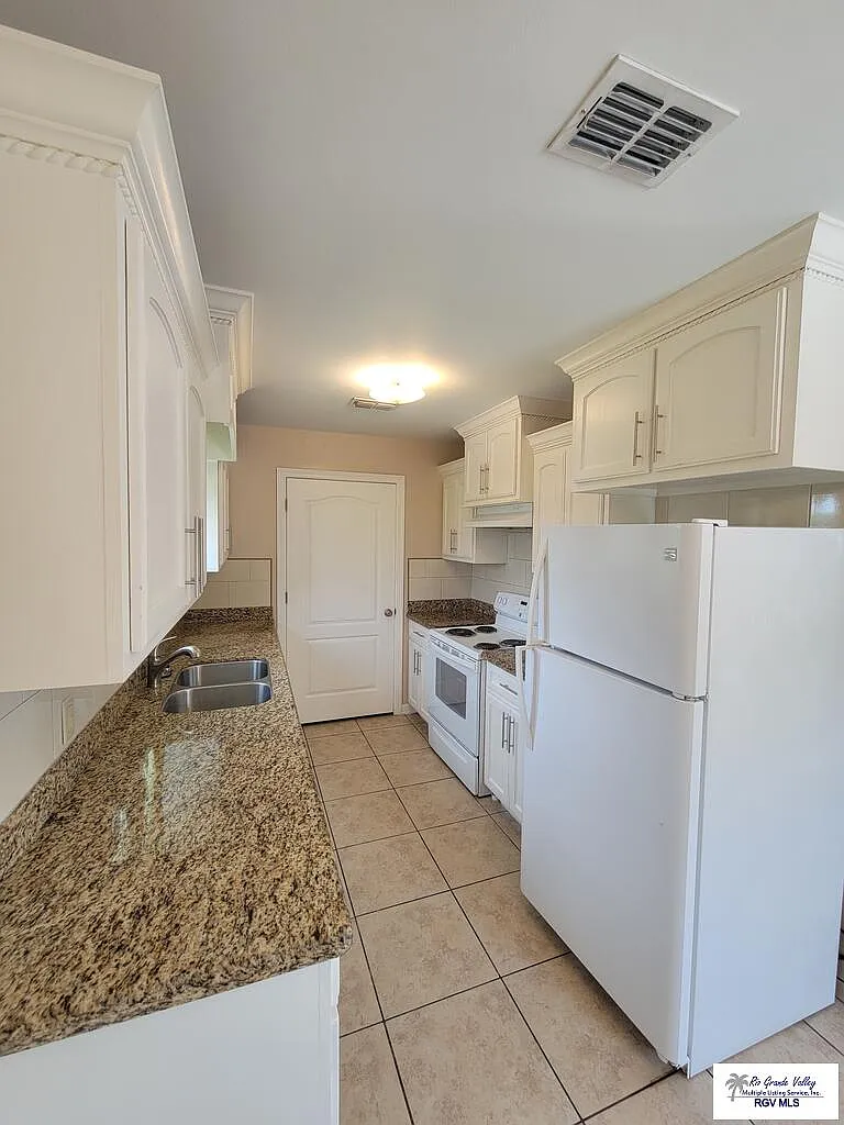 2 bed, 2.0 bath, 1307 sqft, $1,300 — Photo 4