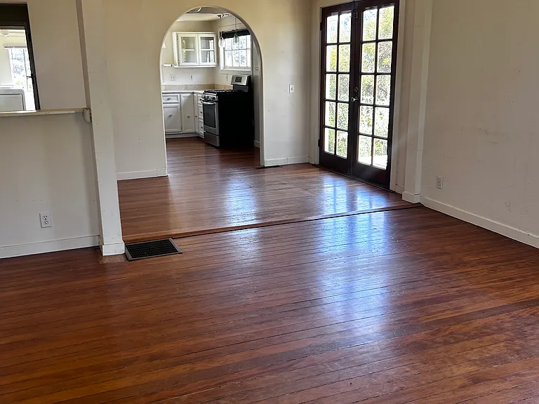 685 Edwards St — Photo 5