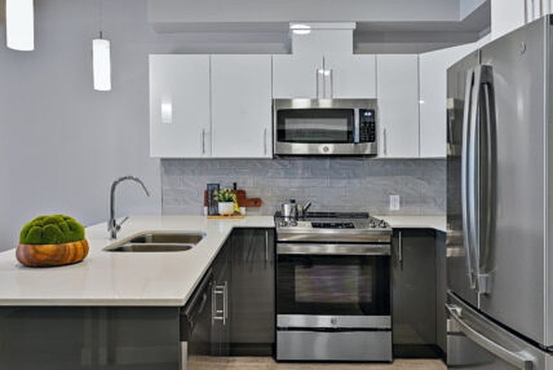 Winnipeg Apartment for rent - 3 Bedrooms — photo 4
