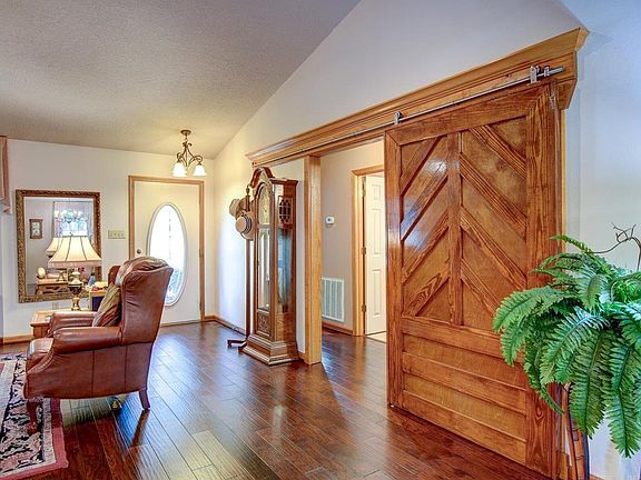 5th image of 117 Pebble Beach Ct
