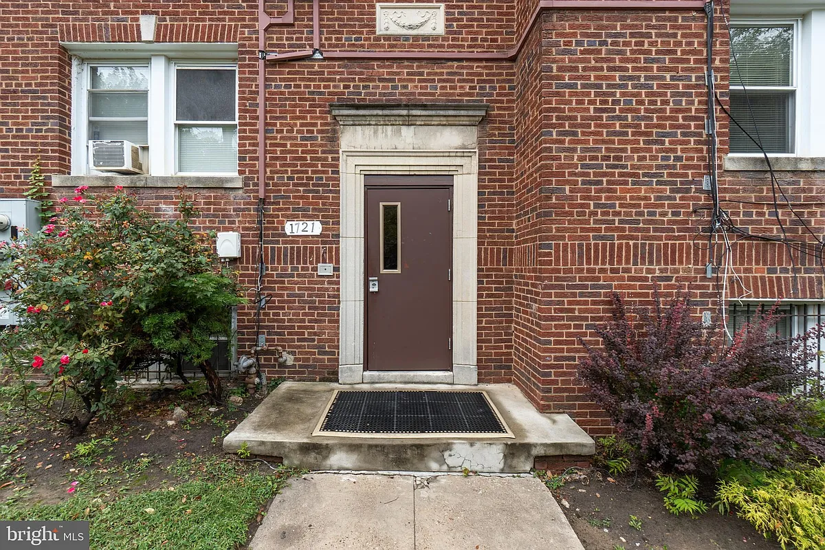 Building Photo - 1721 29th St SE #1