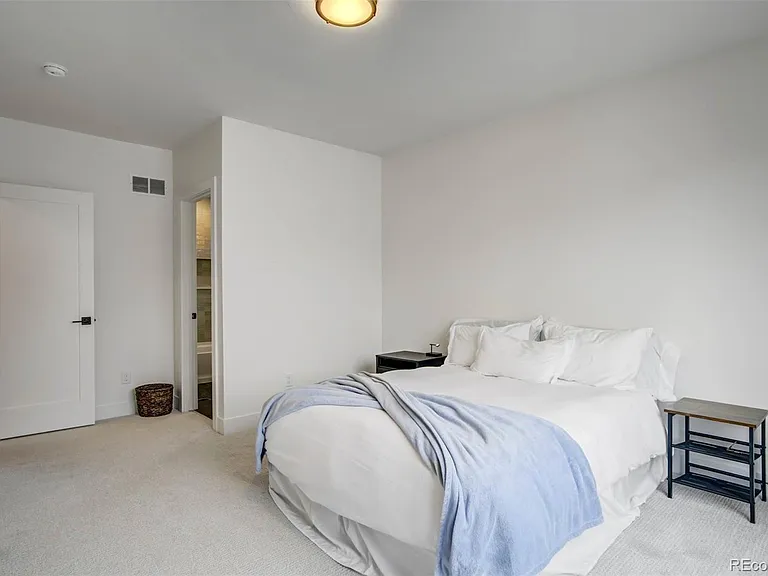 2526 S Lincoln St — Photo 26