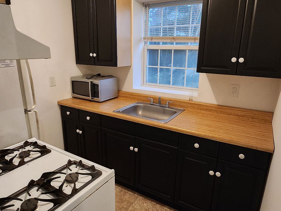 Complete kitchen with gas stove!