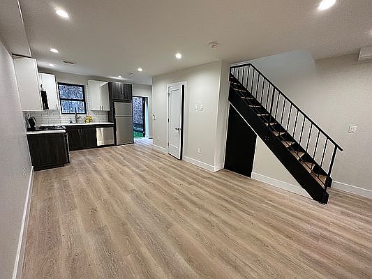 2nd image of 76 Rockaway Ave Floor 1