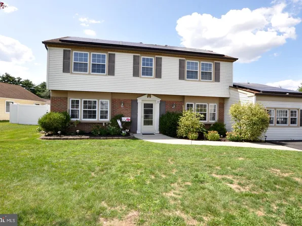 27 Meribrook Cir, Willingboro, NJ 08046