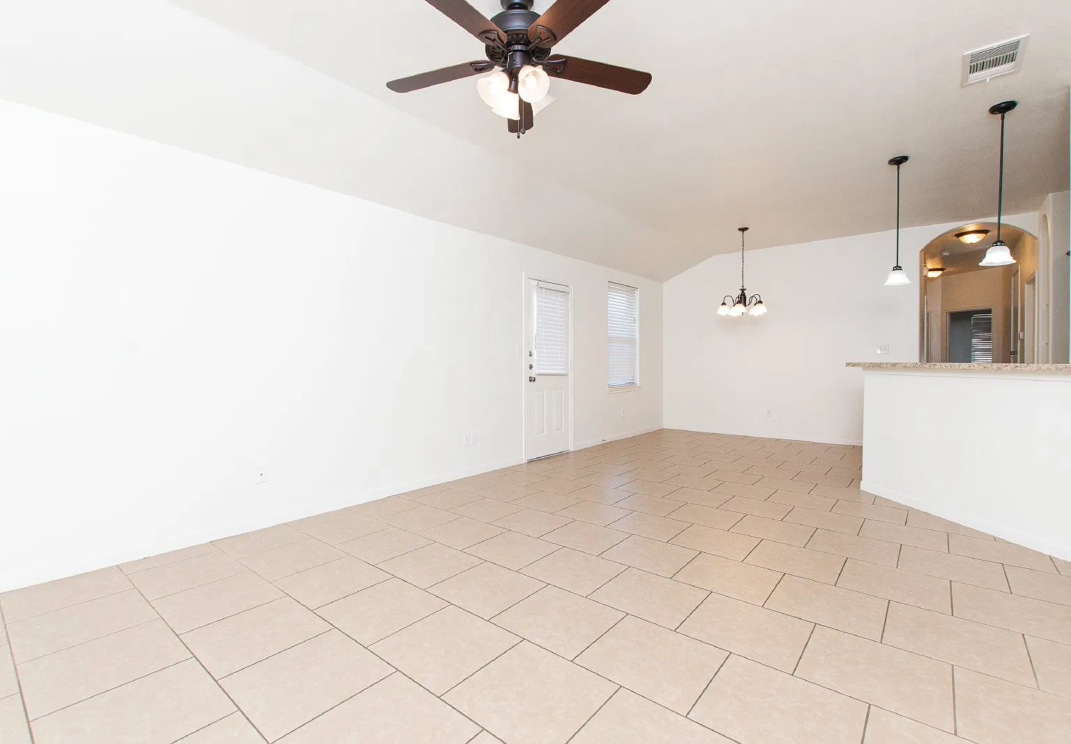 3 bed, 2.0 bath, 1204 sqft, $1,350 — Photo 2