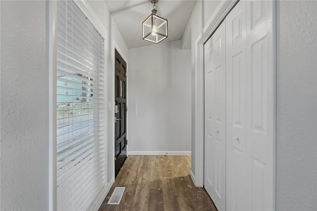 3 bed, 2.5 bath, 1742 sqft, $1,950 — Photo 4