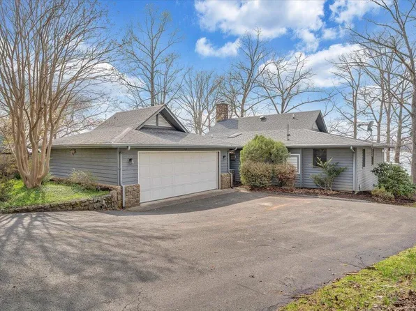 223 Lee Dr, Huddleston, VA 24104