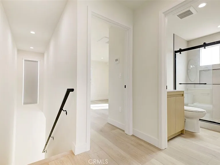 1070 Allen Ave #D — Photo 13