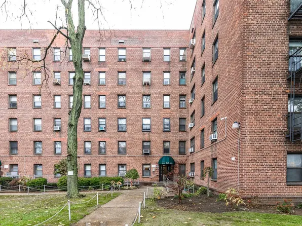 52-54 65th Pl, Maspeth, NY 11378