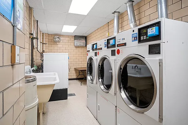 Rented by SERHANT. | media 14