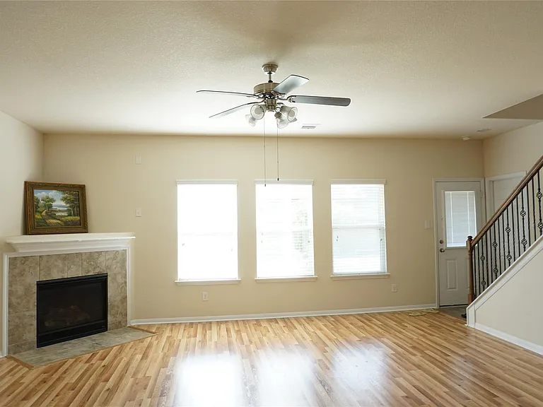 10615 Chestnut St — Photo 2
