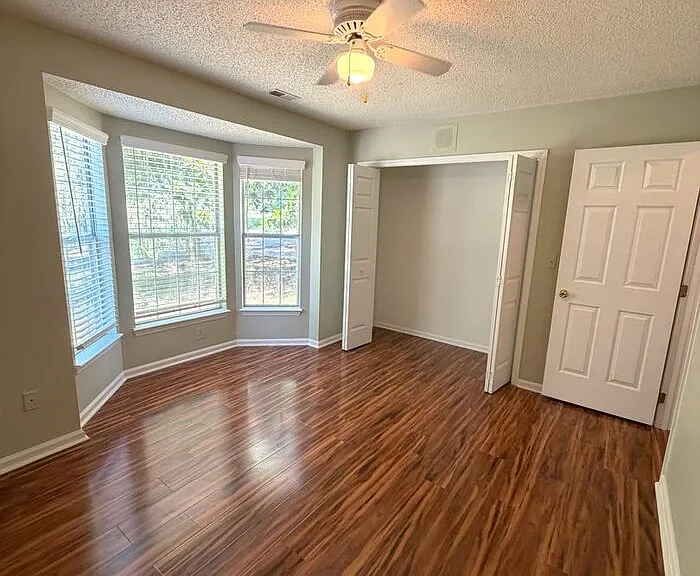 900 Gretna Green Dr — Photo 10
