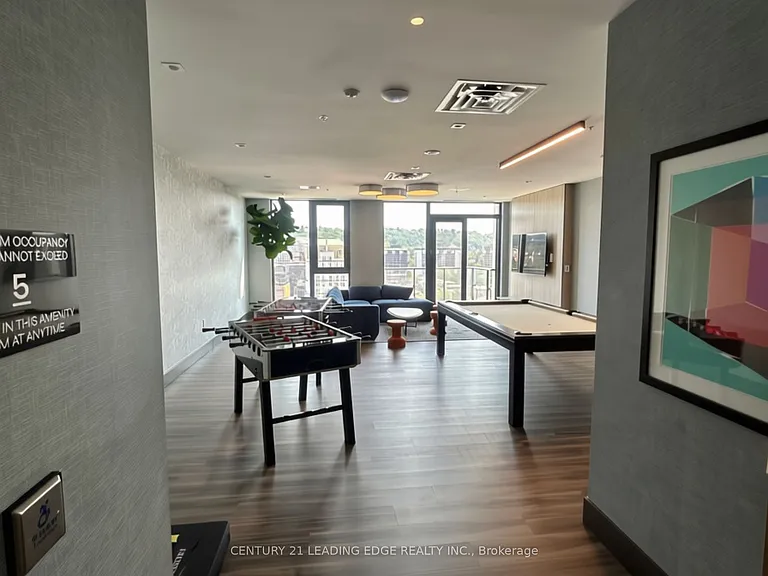 75 James St S #1303 — Photo 18