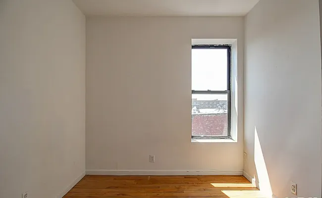 Rented by Farside Realty LLC | media 10