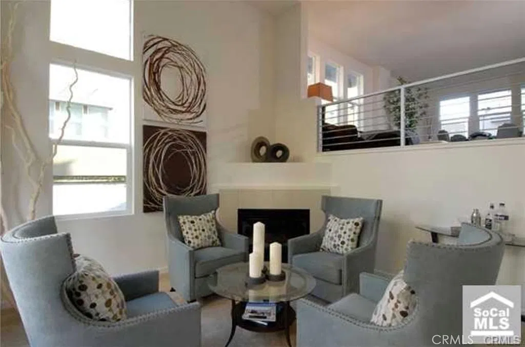 3 bed, 2.5 bath, 2250 sqft, $4,800 — Photo 1