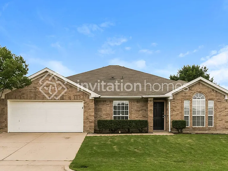 614 Saint Eric Dr — Photo 1