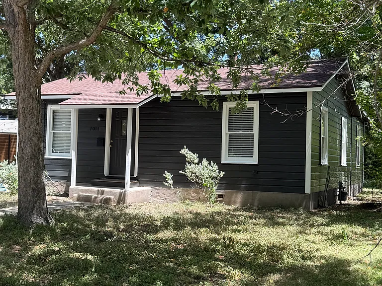 7011 Saint Johns Cir — Photo 1