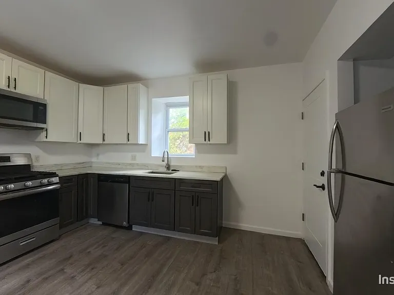 90 E Johnson St #1RR — Photo 4