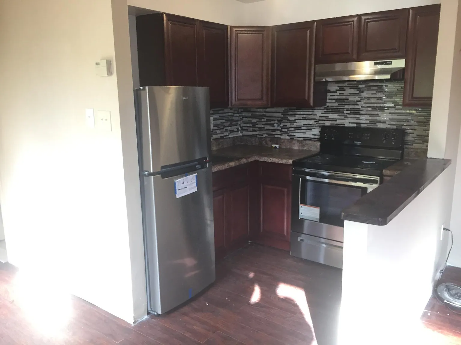 1 bed, $1,000 — Photo 4