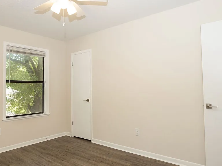 107 Hampton Dr — Photo 10