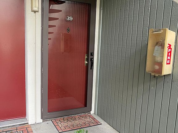 2nd image of 1126 Cherry Ave APT 39