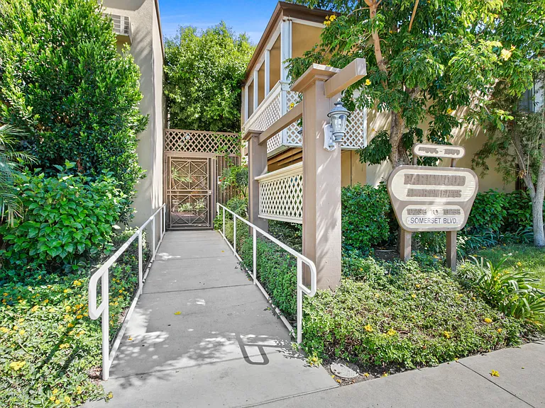 Parkwood Villas — Photo 2