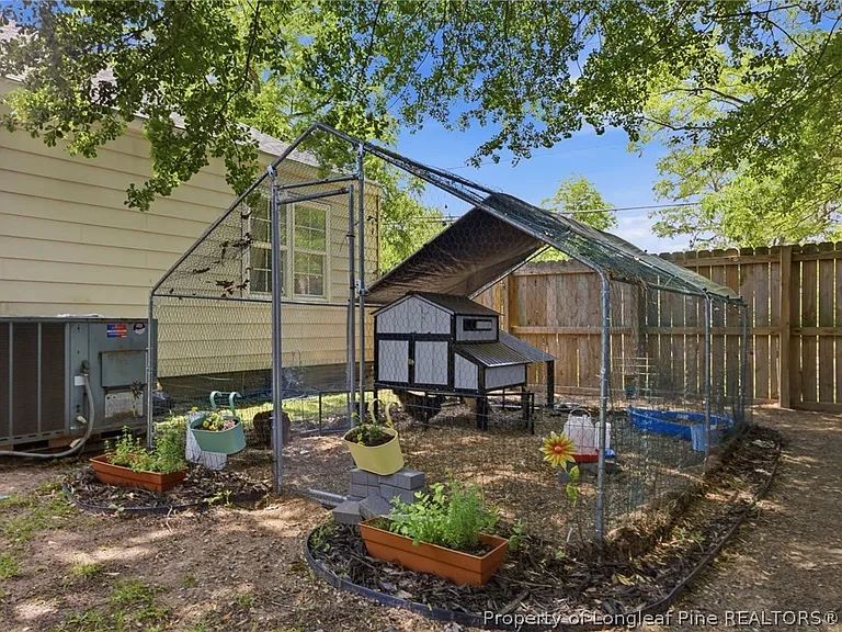 202 N Jackson St — Photo 3