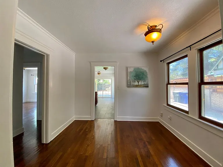 935 E Clinton Ave — Photo 18