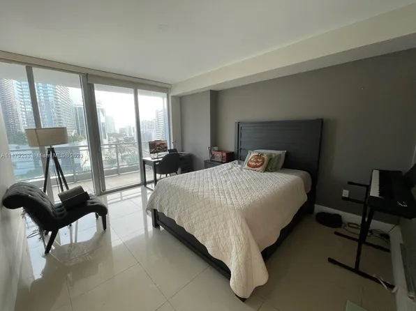 92 SW 3rd St APT 1703, Miami, FL 33130