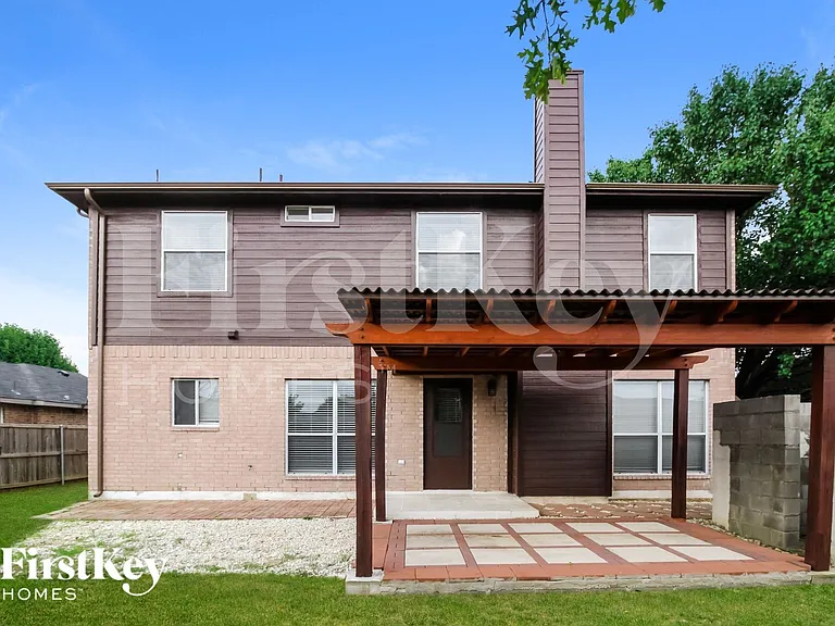 1055 Waterview Dr — Photo 14
